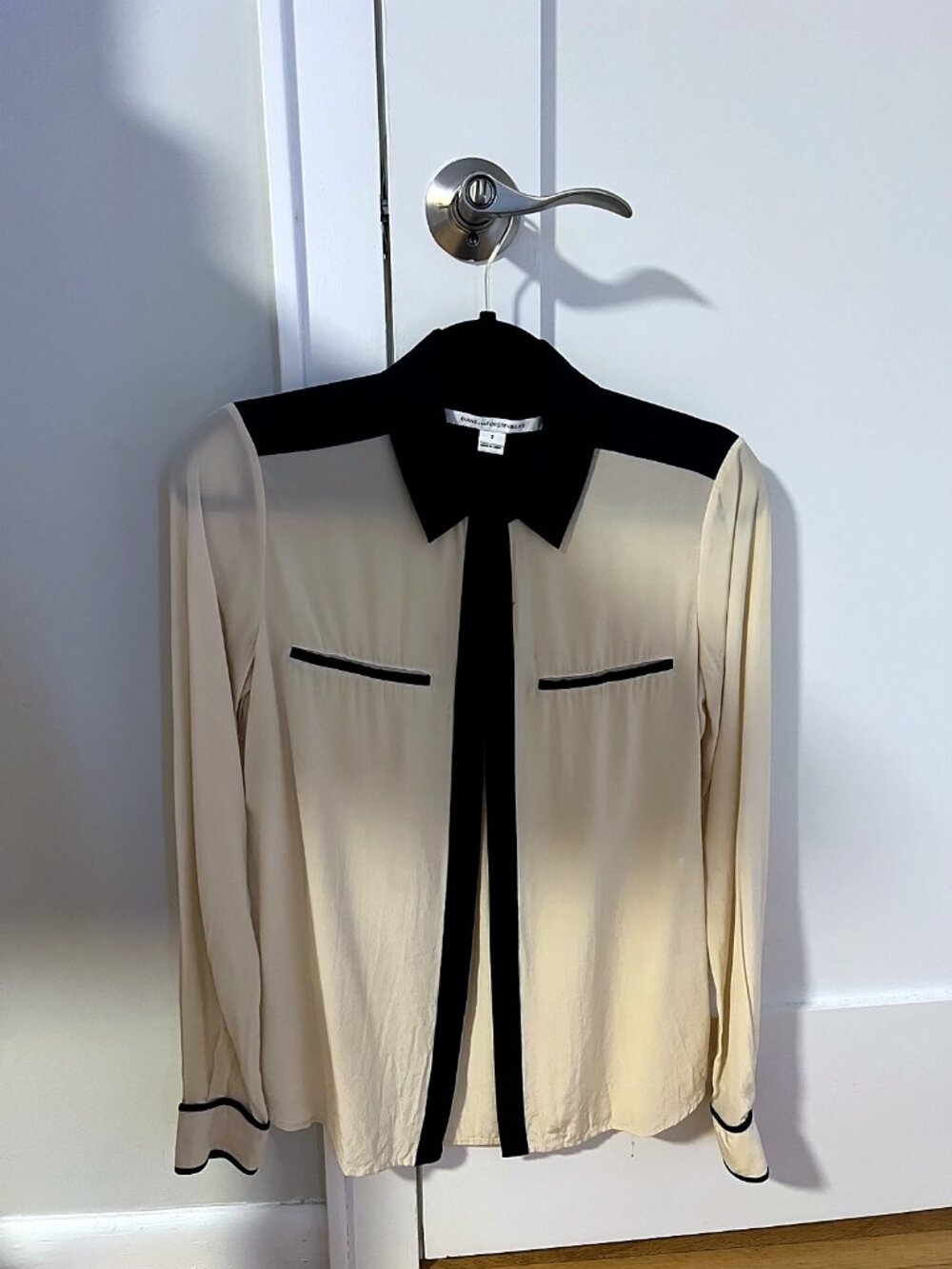 Diane von Furstenberg DVF Silk Blouse Cream Black Contrast Collar Size 2